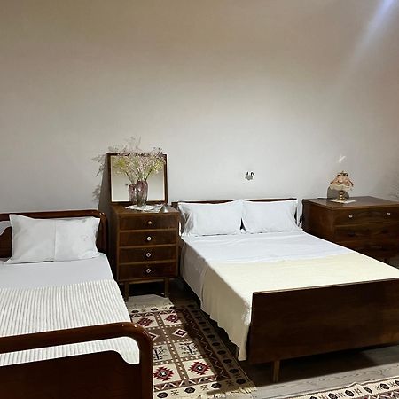 Tourists Guest House จีโรคาสเตอร์ ภายนอก รูปภาพ