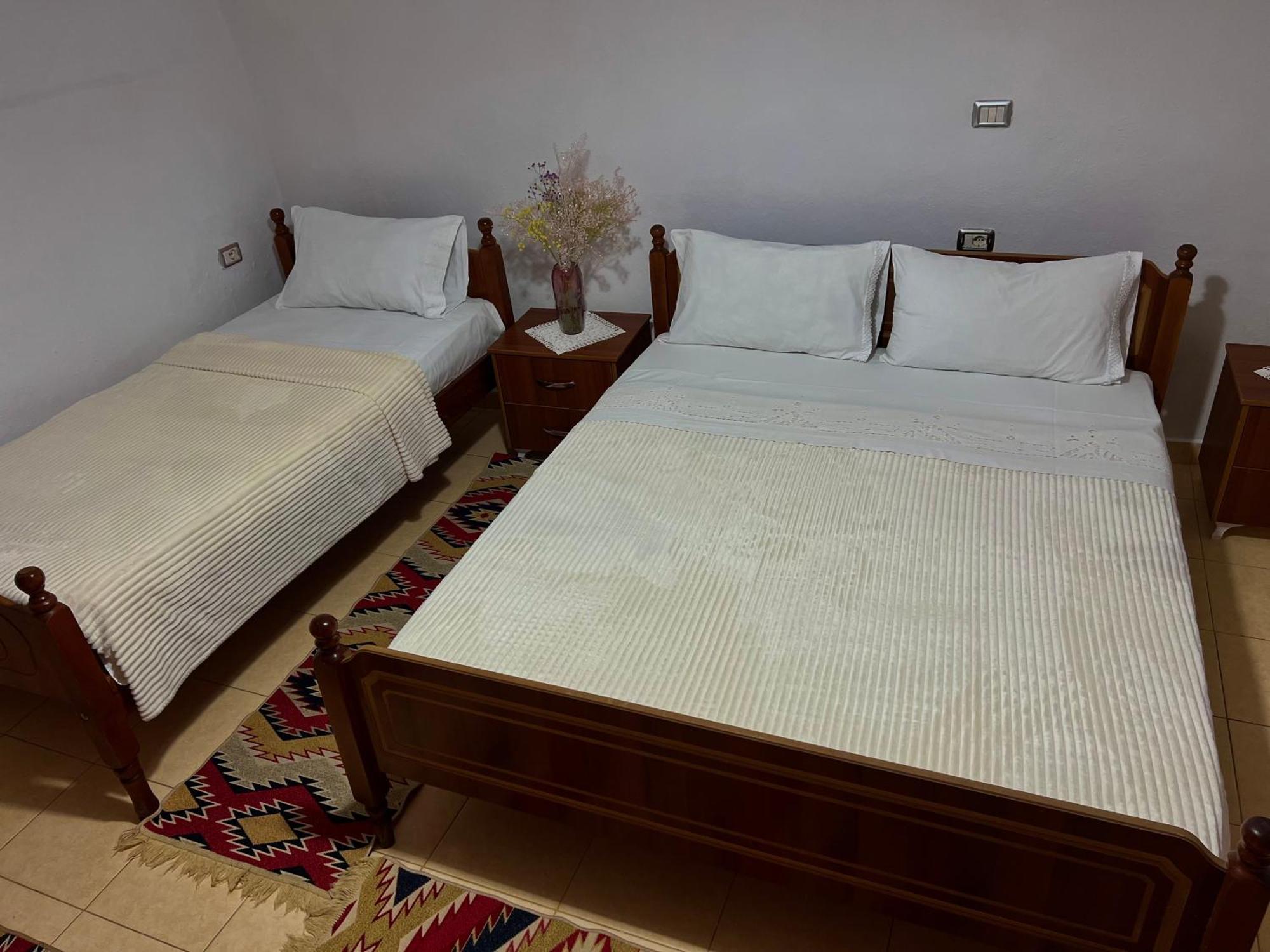Tourists Guest House จีโรคาสเตอร์ ภายนอก รูปภาพ