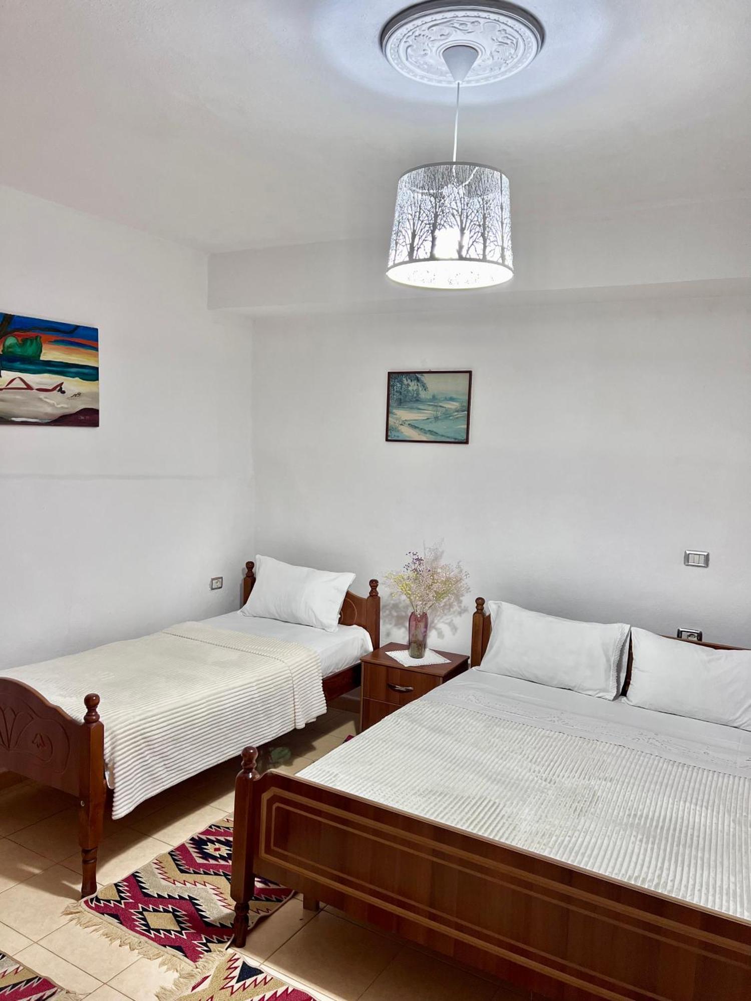 Tourists Guest House จีโรคาสเตอร์ ภายนอก รูปภาพ