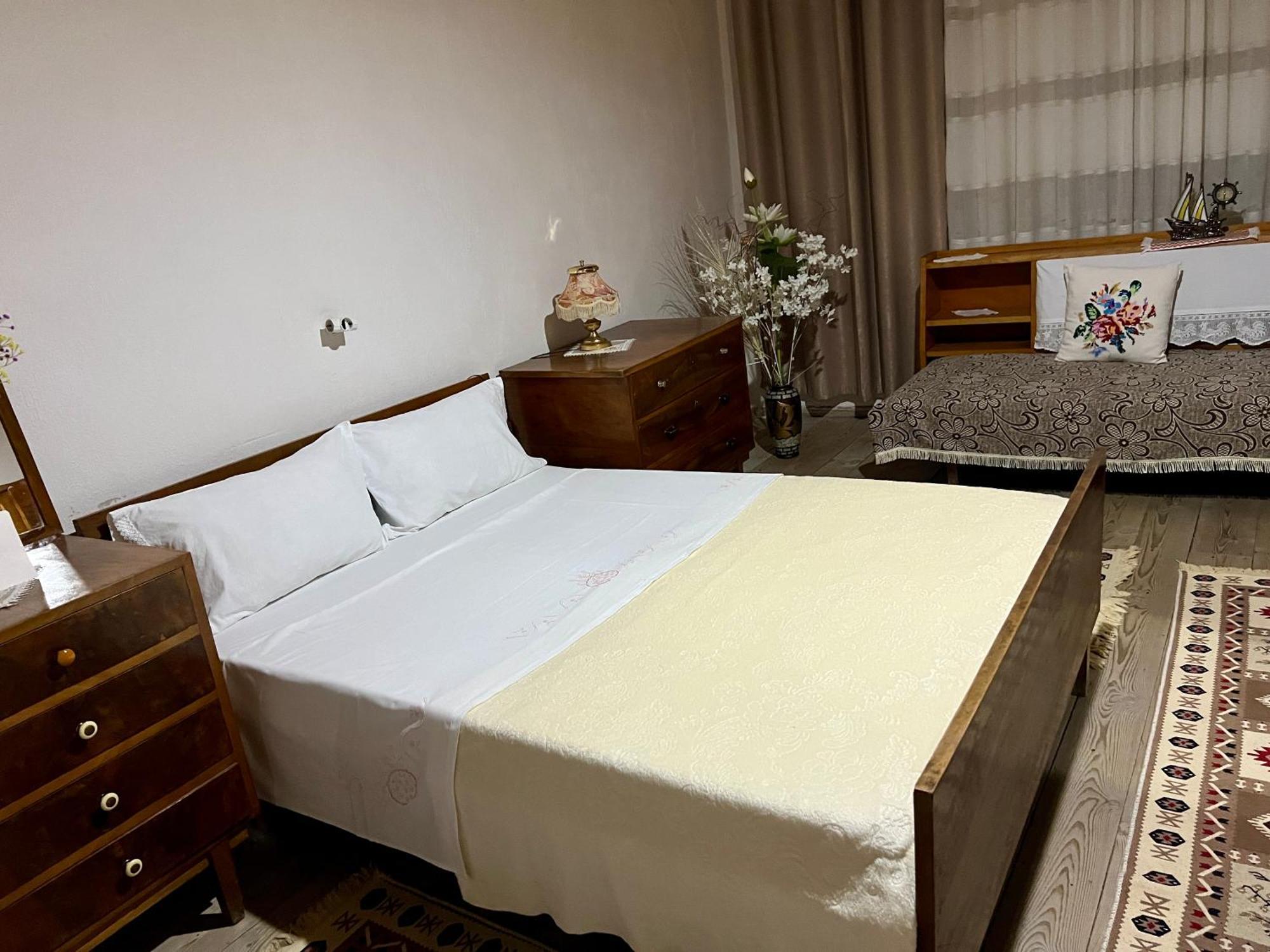 Tourists Guest House จีโรคาสเตอร์ ภายนอก รูปภาพ