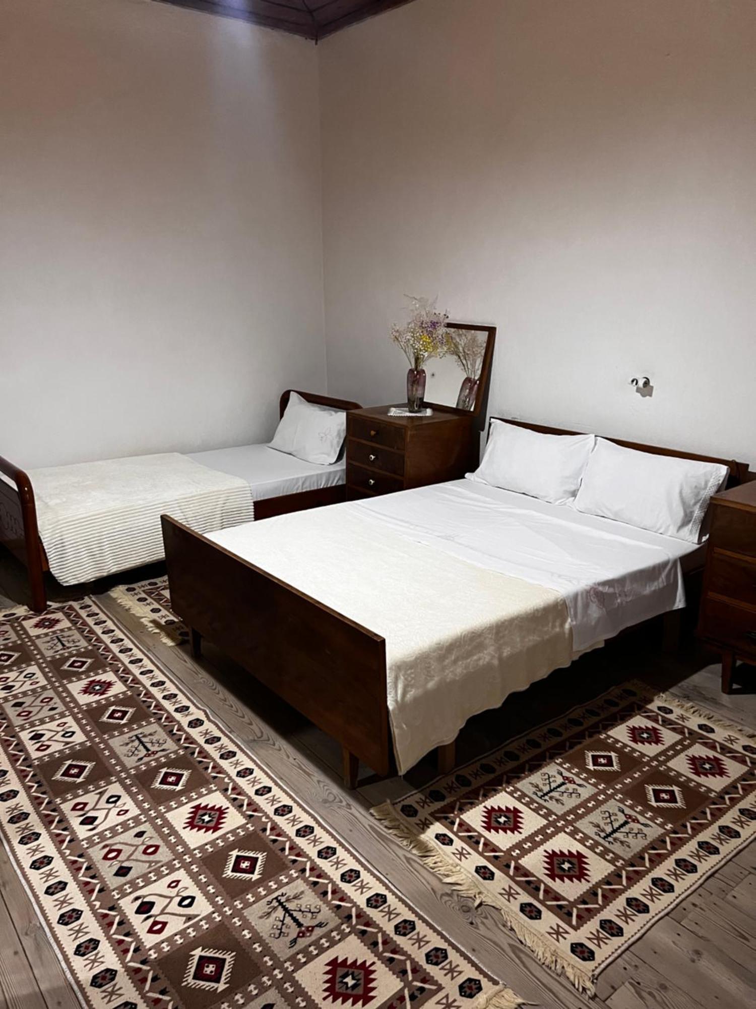 Tourists Guest House จีโรคาสเตอร์ ภายนอก รูปภาพ