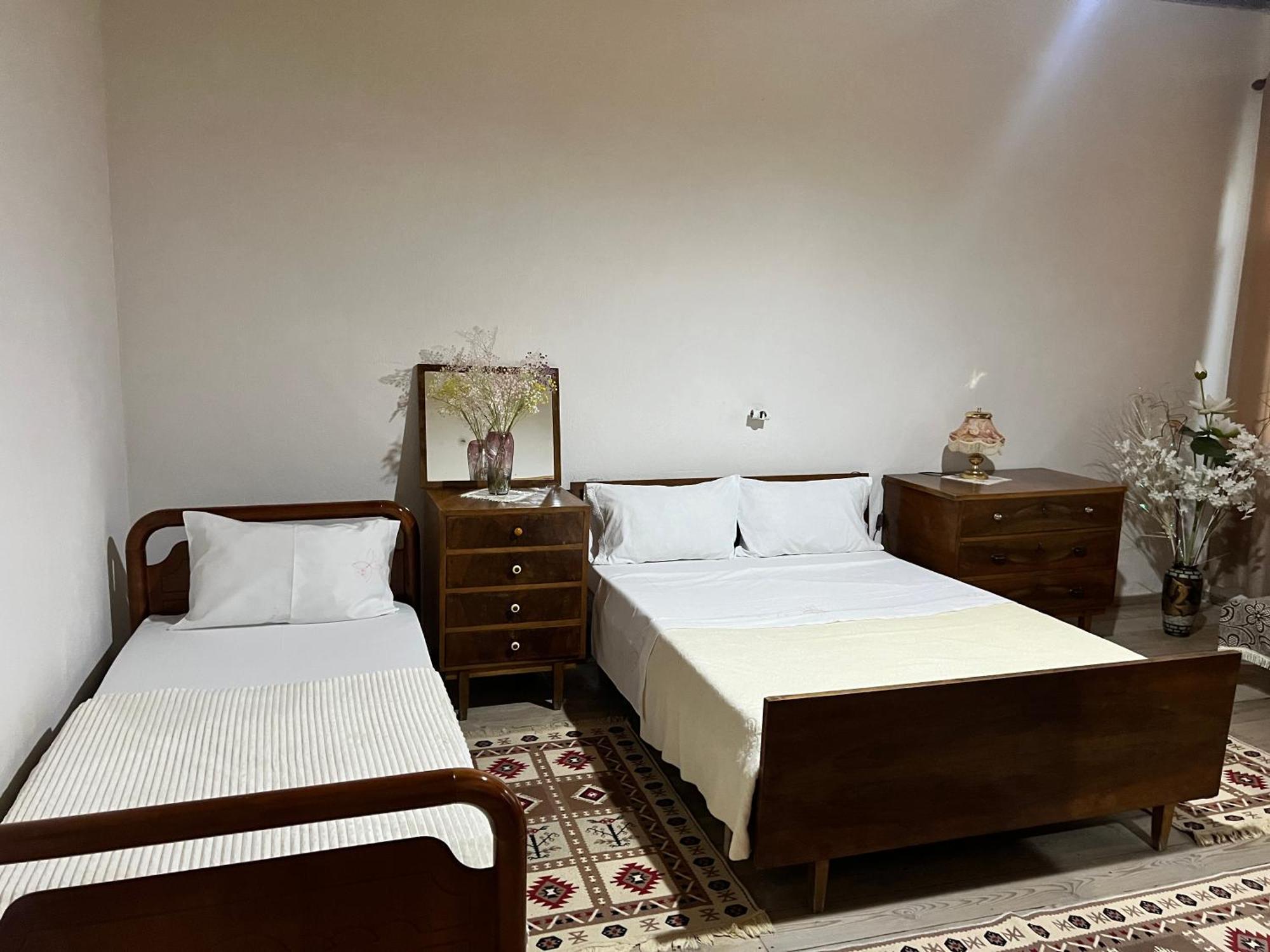 Tourists Guest House จีโรคาสเตอร์ ภายนอก รูปภาพ