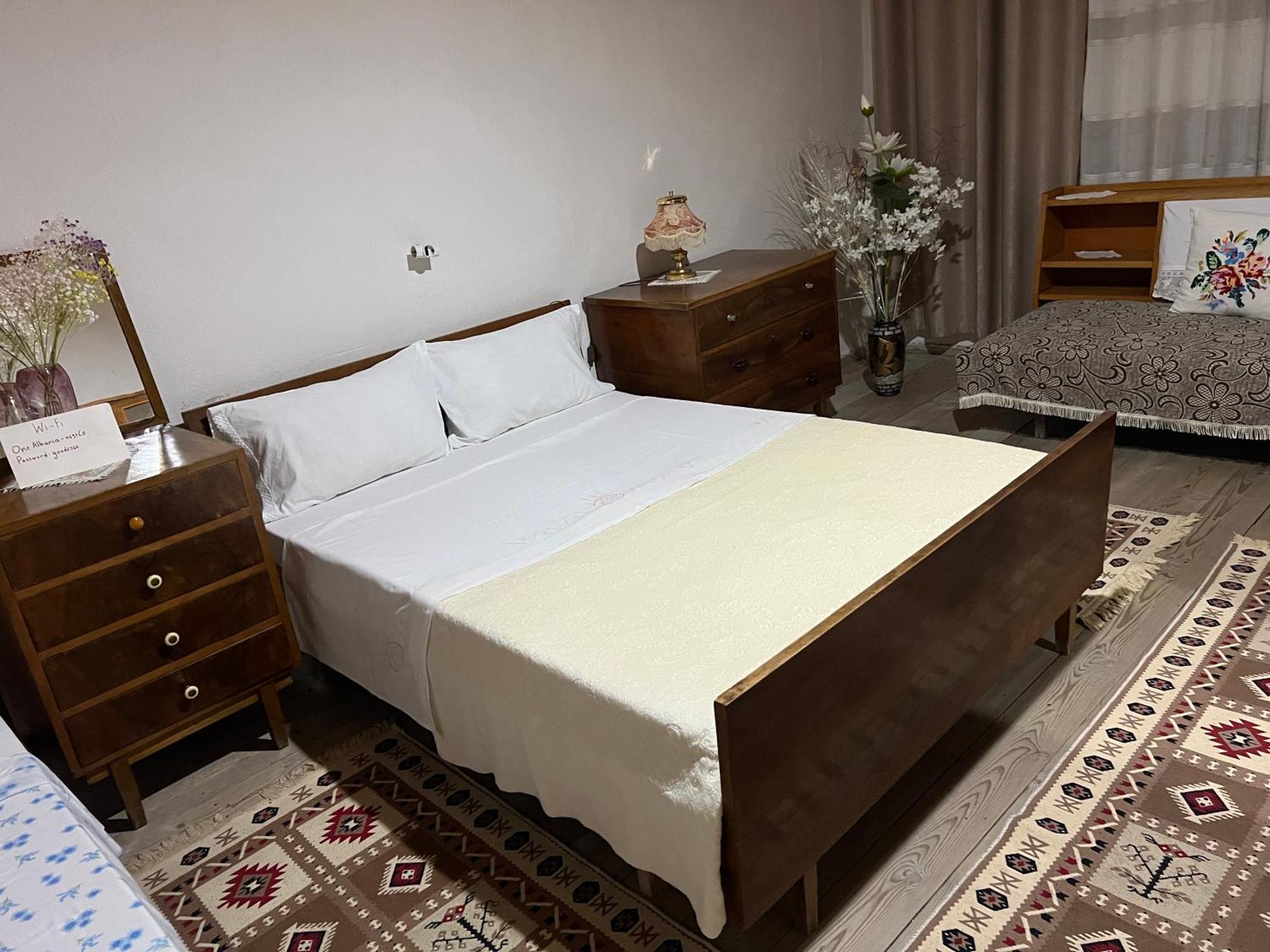 Tourists Guest House จีโรคาสเตอร์ ภายนอก รูปภาพ